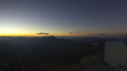 Glacier 3000: Cabane 2525m (glacier3000.ch)