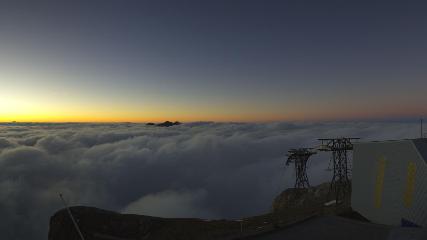 Glacier 3000: Cabane 2525m (glacier3000.ch)
