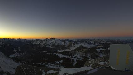 Glacier 3000: Cabane 2525m (glacier3000.ch)