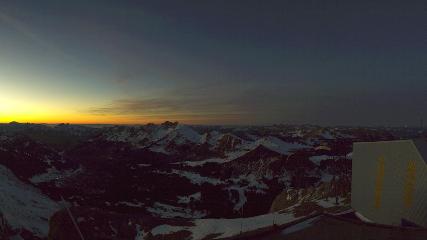 Glacier 3000: Cabane 2525m (glacier3000.ch)