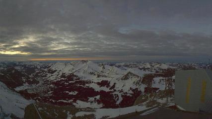 Glacier 3000: Cabane 2525m (glacier3000.ch)