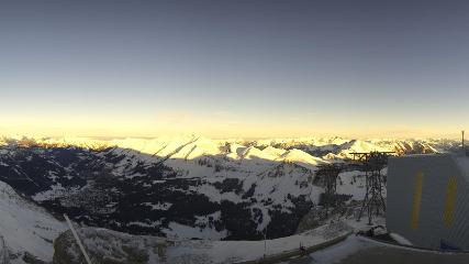 Glacier 3000: Cabane 2525m (glacier3000.ch)