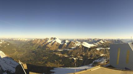 Glacier 3000: Cabane 2525m (glacier3000.ch)