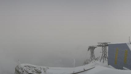 Glacier 3000: Cabane 2525m (glacier3000.ch)