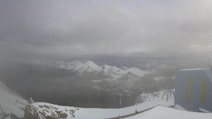 Glacier 3000: Cabane 2525m (glacier3000.ch)