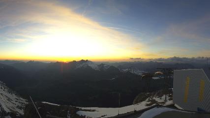 Glacier 3000: Cabane 2525m (glacier3000.ch)