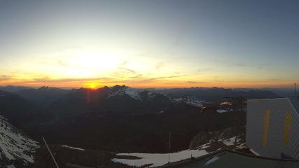 Glacier 3000: Cabane 2525m (glacier3000.ch)