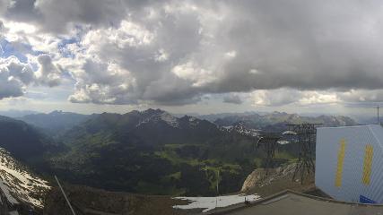 Glacier 3000: Cabane 2525m (glacier3000.ch)