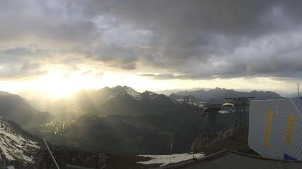 Glacier 3000: Cabane 2525m (glacier3000.ch)