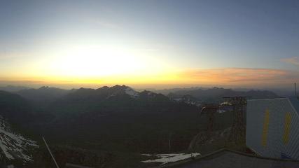 Glacier 3000: Cabane 2525m (glacier3000.ch)