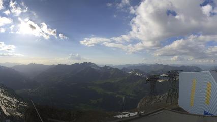 Glacier 3000: Cabane 2525m (glacier3000.ch)