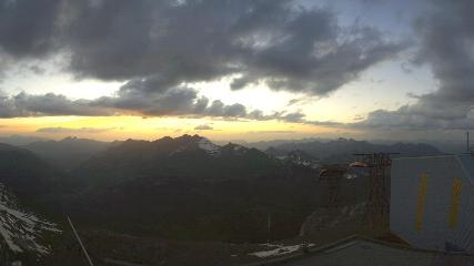 Glacier 3000: Cabane 2525m (glacier3000.ch)