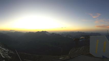 Glacier 3000: Cabane 2525m (glacier3000.ch)