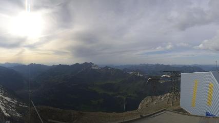 Glacier 3000: Cabane 2525m (glacier3000.ch)