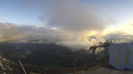 Glacier 3000: Cabane 2525m (glacier3000.ch)