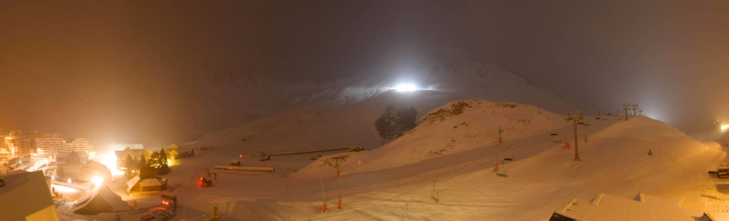 Webcam Grand Tourmalet: La mongie village - 1750m