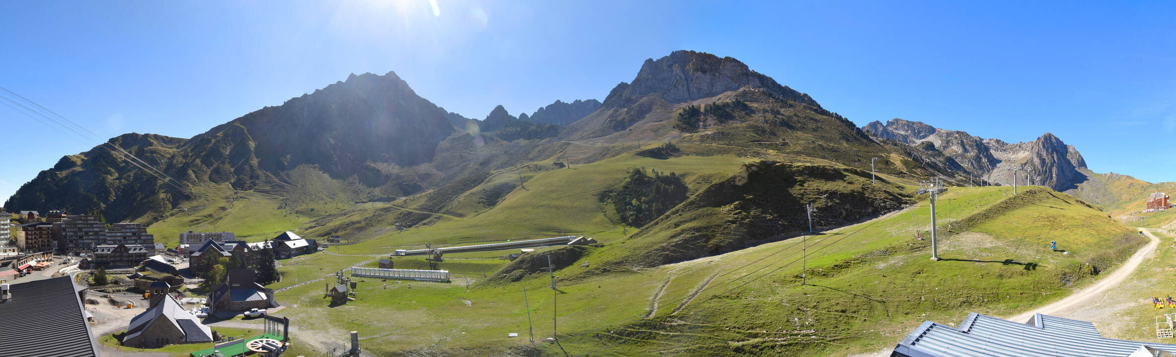 Webcam Grand Tourmalet: La mongie village - 1750m