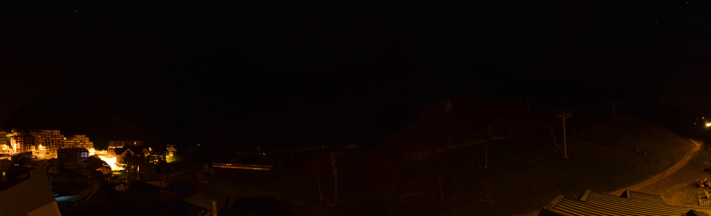 Webcam Grand Tourmalet: La mongie village - 1750m