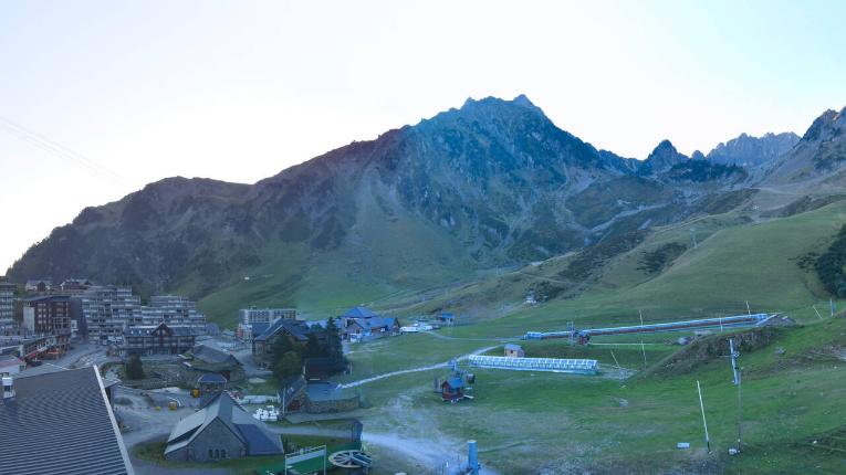 Webcam Grand Tourmalet: La mongie village - 1750m