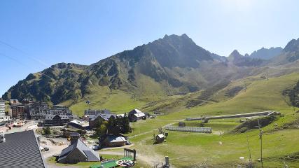 Grand Tourmalet: La mongie village - 1750m (skaping.com)