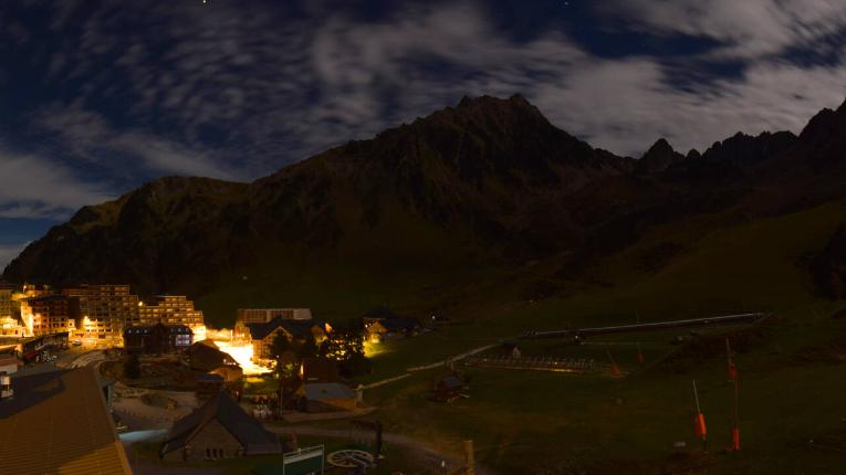 Webcam Grand Tourmalet: La mongie village - 1750m