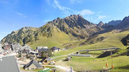 Grand Tourmalet: La mongie village - 1750m (skaping.com)