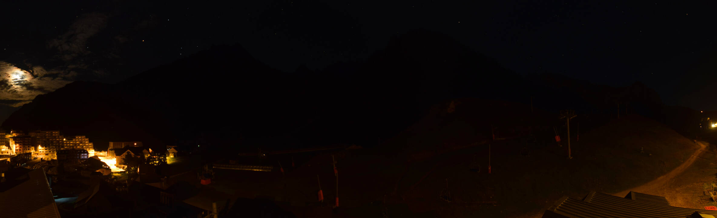 Webcam Grand Tourmalet: La mongie village - 1750m