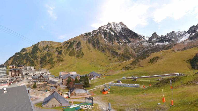 Webcam Grand Tourmalet: La mongie village - 1750m