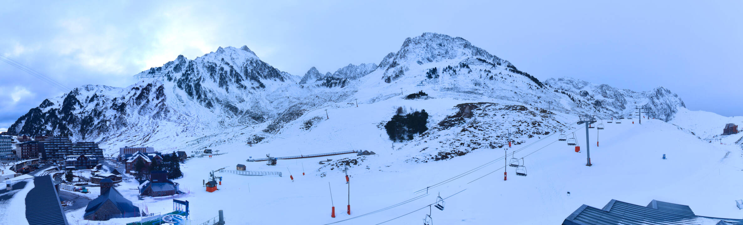 Webcam Grand Tourmalet: La mongie village - 1750m