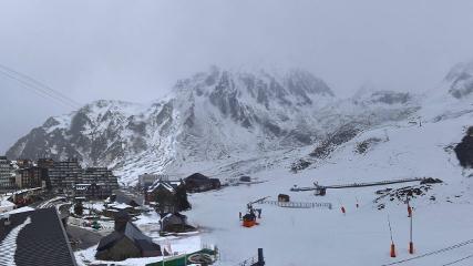 Grand Tourmalet: La mongie village - 1750m (skaping.com)