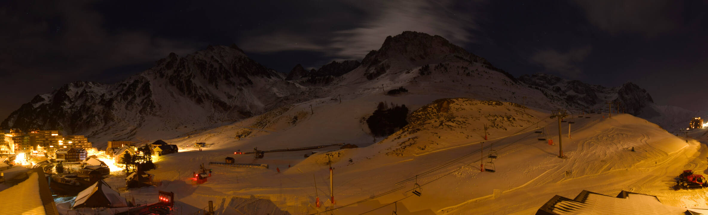 Webcam Grand Tourmalet: La mongie village - 1750m