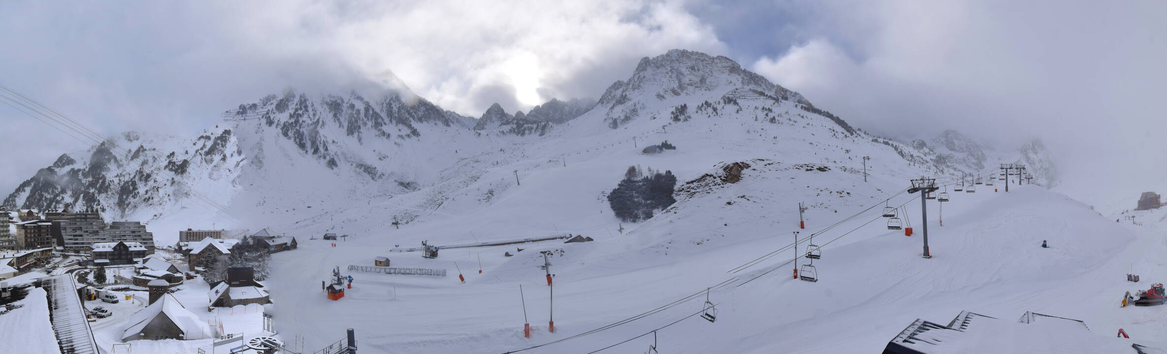 Webcam Grand Tourmalet: La mongie village - 1750m