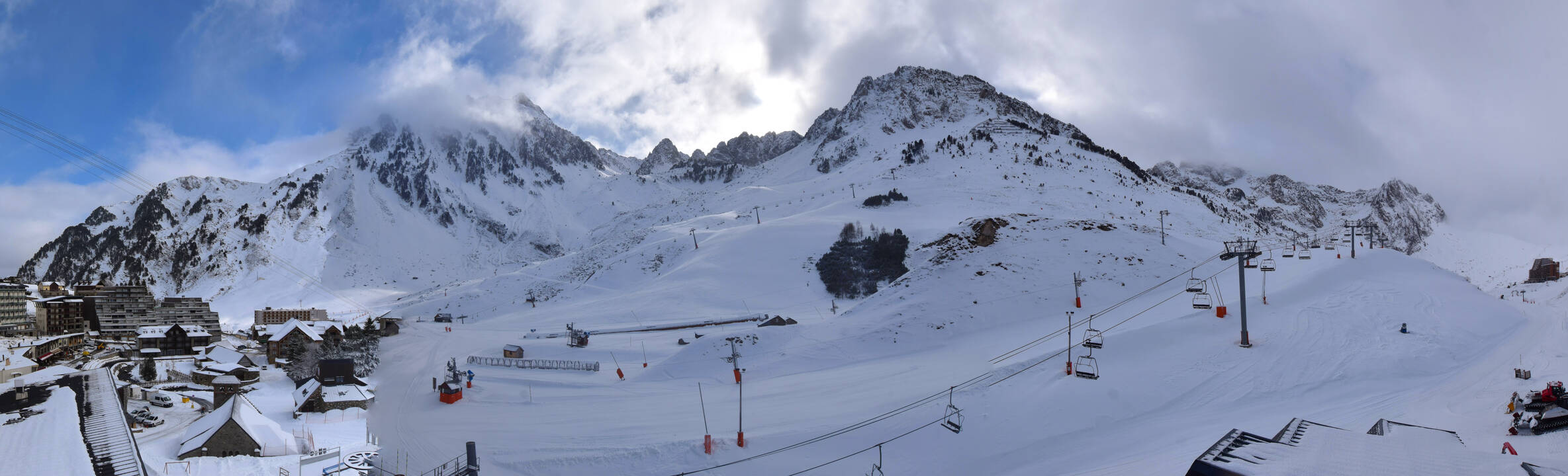Webcam Grand Tourmalet: La mongie village - 1750m