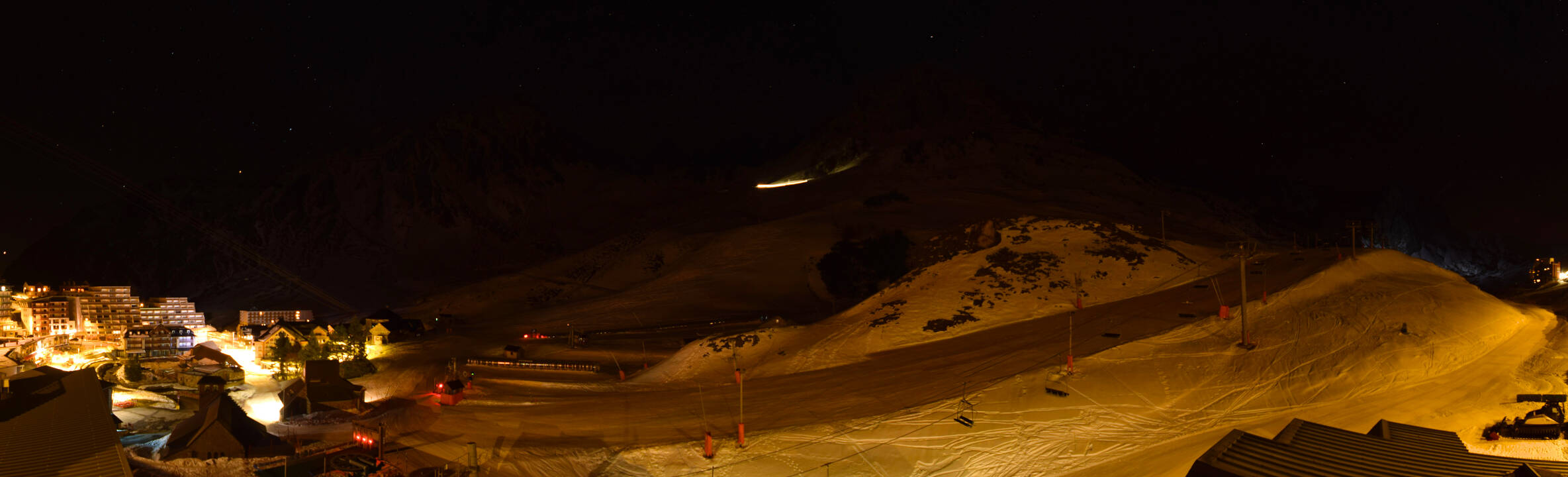 Webcam Grand Tourmalet: La mongie village - 1750m