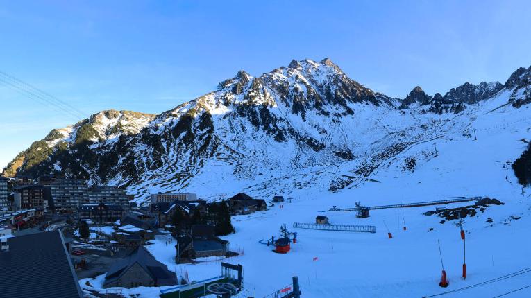 Webcam Grand Tourmalet: La mongie village - 1750m