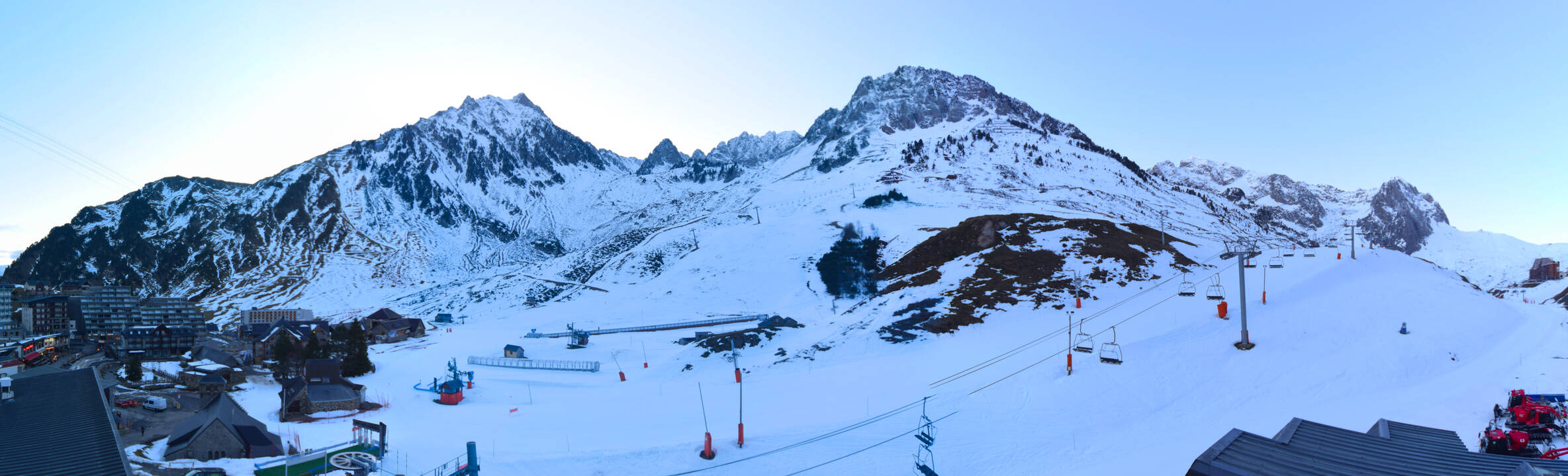 Webcam Grand Tourmalet: La mongie village - 1750m