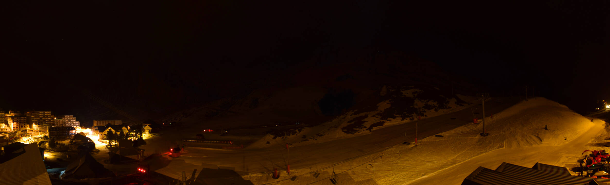 Webcam Grand Tourmalet: La mongie village - 1750m