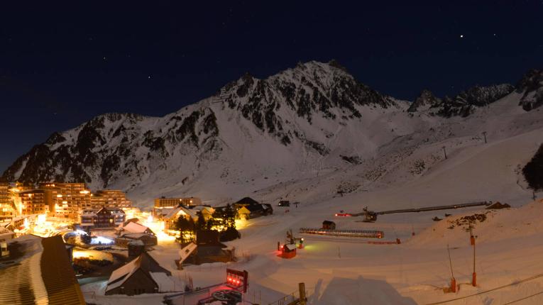 Webcam Grand Tourmalet: La mongie village - 1750m