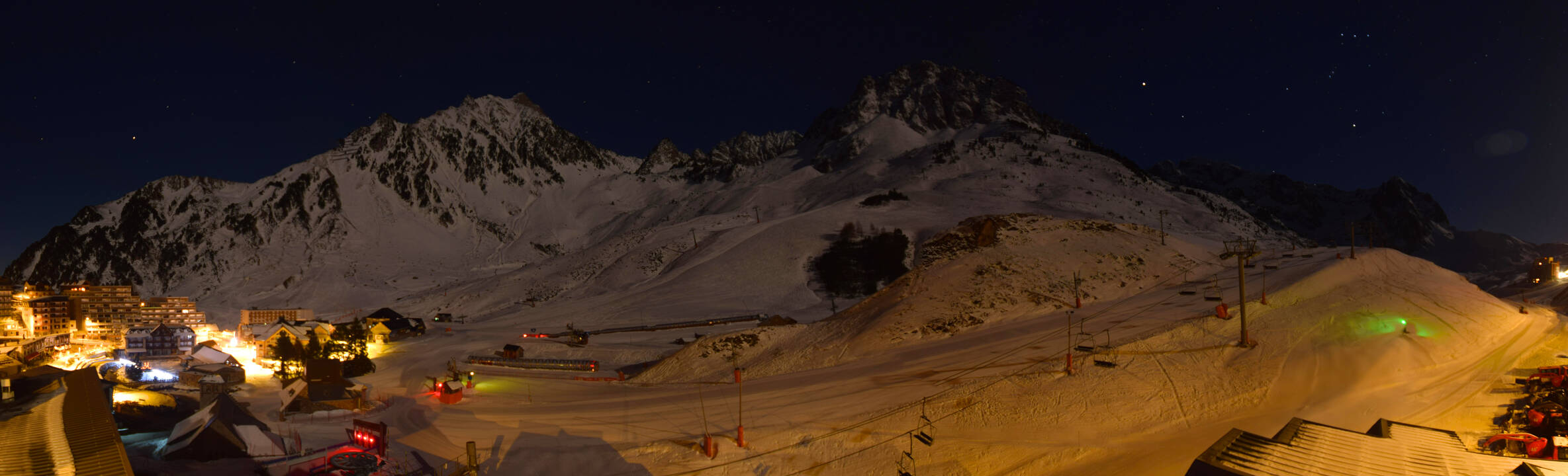 Webcam Grand Tourmalet: La mongie village - 1750m