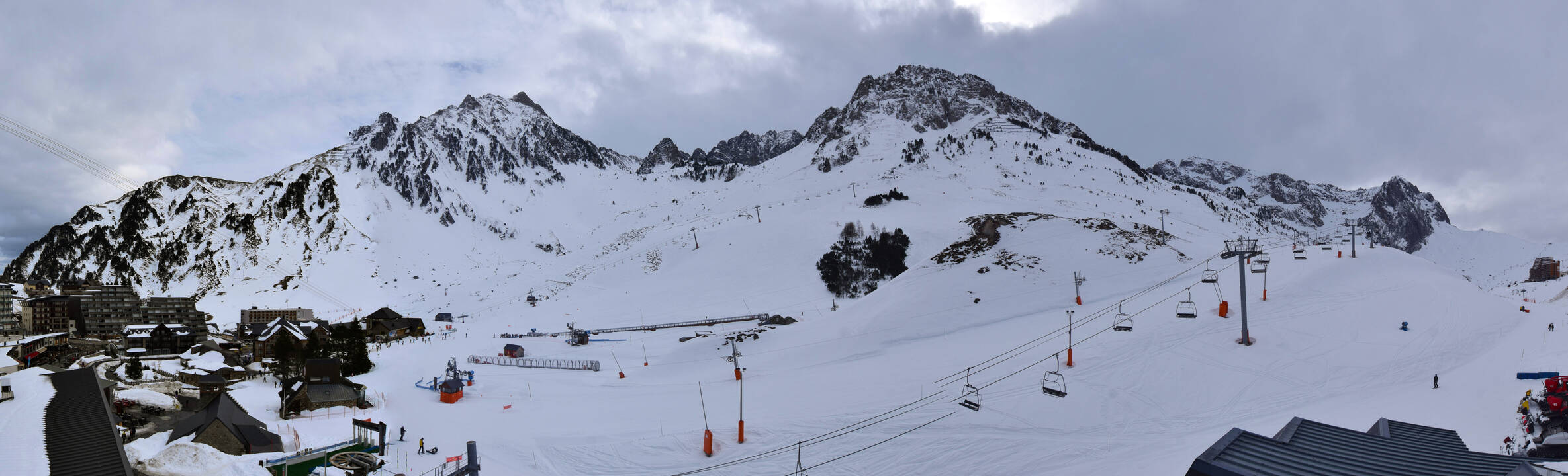 Webcam Grand Tourmalet: La mongie village - 1750m