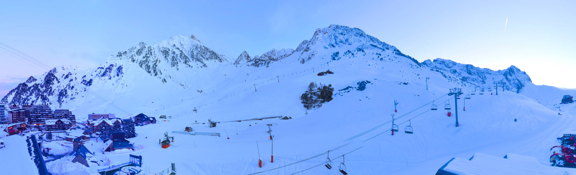 Webcam Grand Tourmalet: La mongie village - 1750m