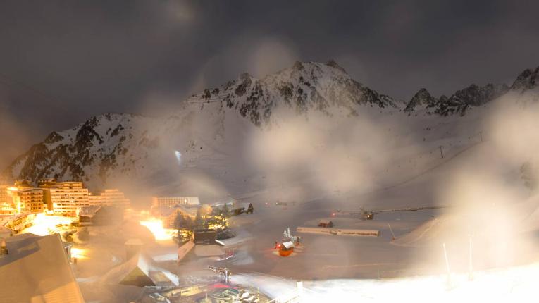 Webcam Grand Tourmalet: La mongie village - 1750m