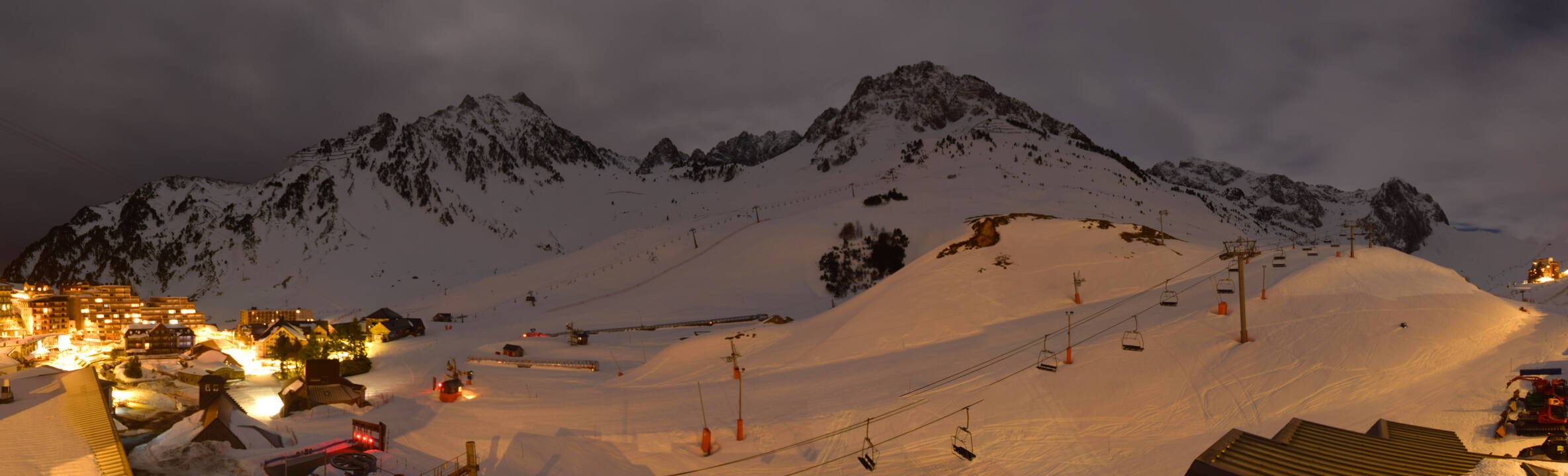 Webcam Grand Tourmalet: La mongie village - 1750m