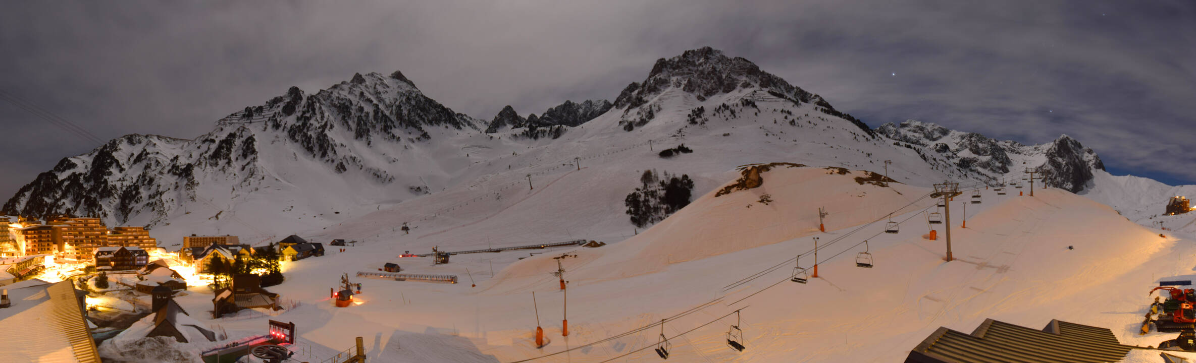 Webcam Grand Tourmalet: La mongie village - 1750m