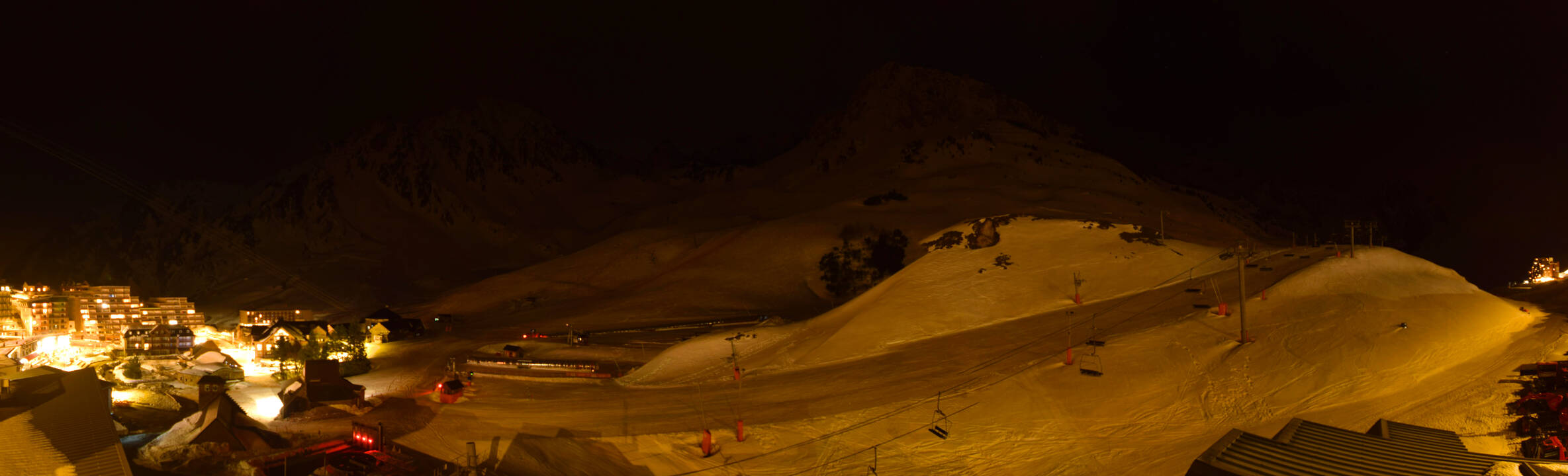 Webcam Grand Tourmalet: La mongie village - 1750m