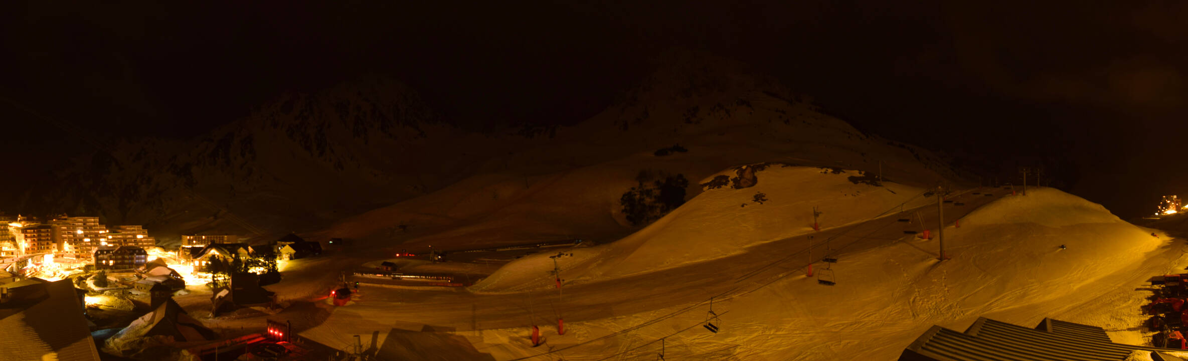 Webcam Grand Tourmalet: La mongie village - 1750m