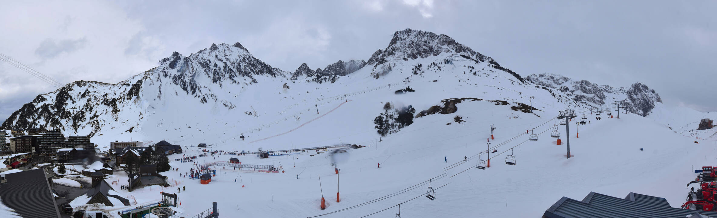 Webcam Grand Tourmalet: La mongie village - 1750m
