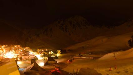 Grand Tourmalet: La mongie village - 1750m (skaping.com)