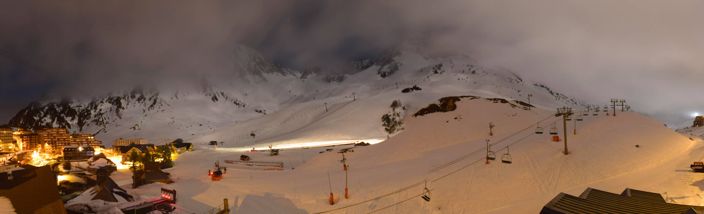 Webcam Grand Tourmalet: La mongie village - 1750m