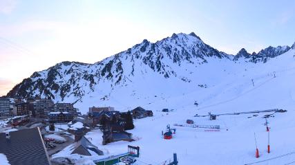 Grand Tourmalet: La mongie village - 1750m (skaping.com)